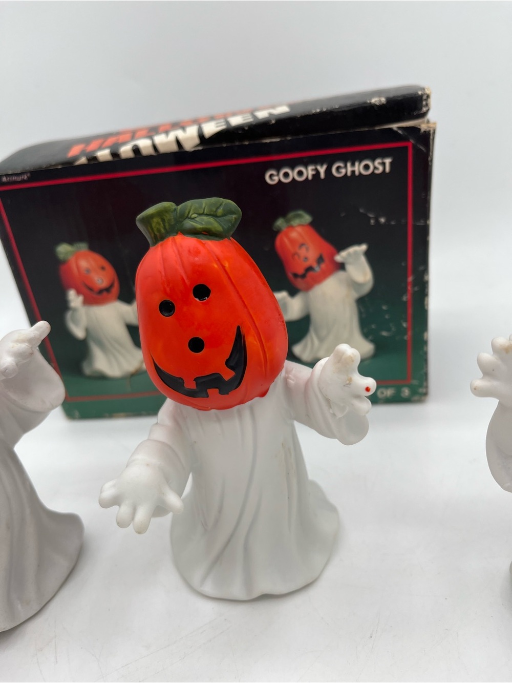 Artmark Ceramic Goofy Ghosts Figurines set of 3 - Picture 3 of 9